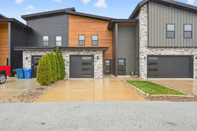 $349,900 | 347 Sawgrass Drive, Crown Point, IN 46307