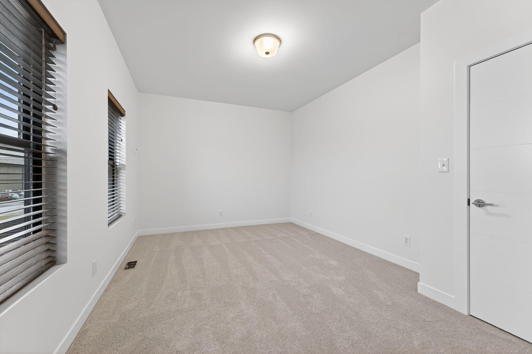 347 Sawgrass Drive Crown Point, IN 46307 - Photo 19 of 24 2048x1364