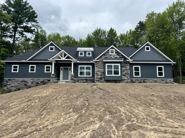$700,000 | 9931 White Tail Drive, Saline, MI 48176