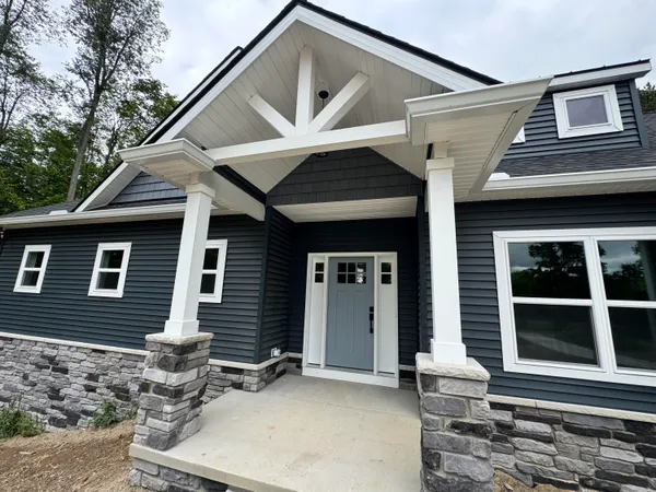 $700,000 | 9931 White Tail Drive, Saline, MI 48176