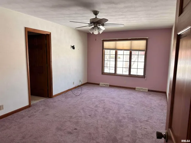 $299,000 | 555 Westwood Boulevard, Canton, IL 61520