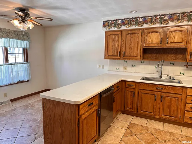 $299,000 | 555 Westwood Boulevard, Canton, IL 61520