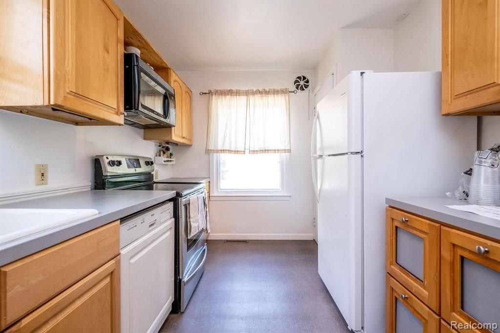 1776 Hampton Road Grosse Pointe Woods, MI 48236 - Photo 15 of 45