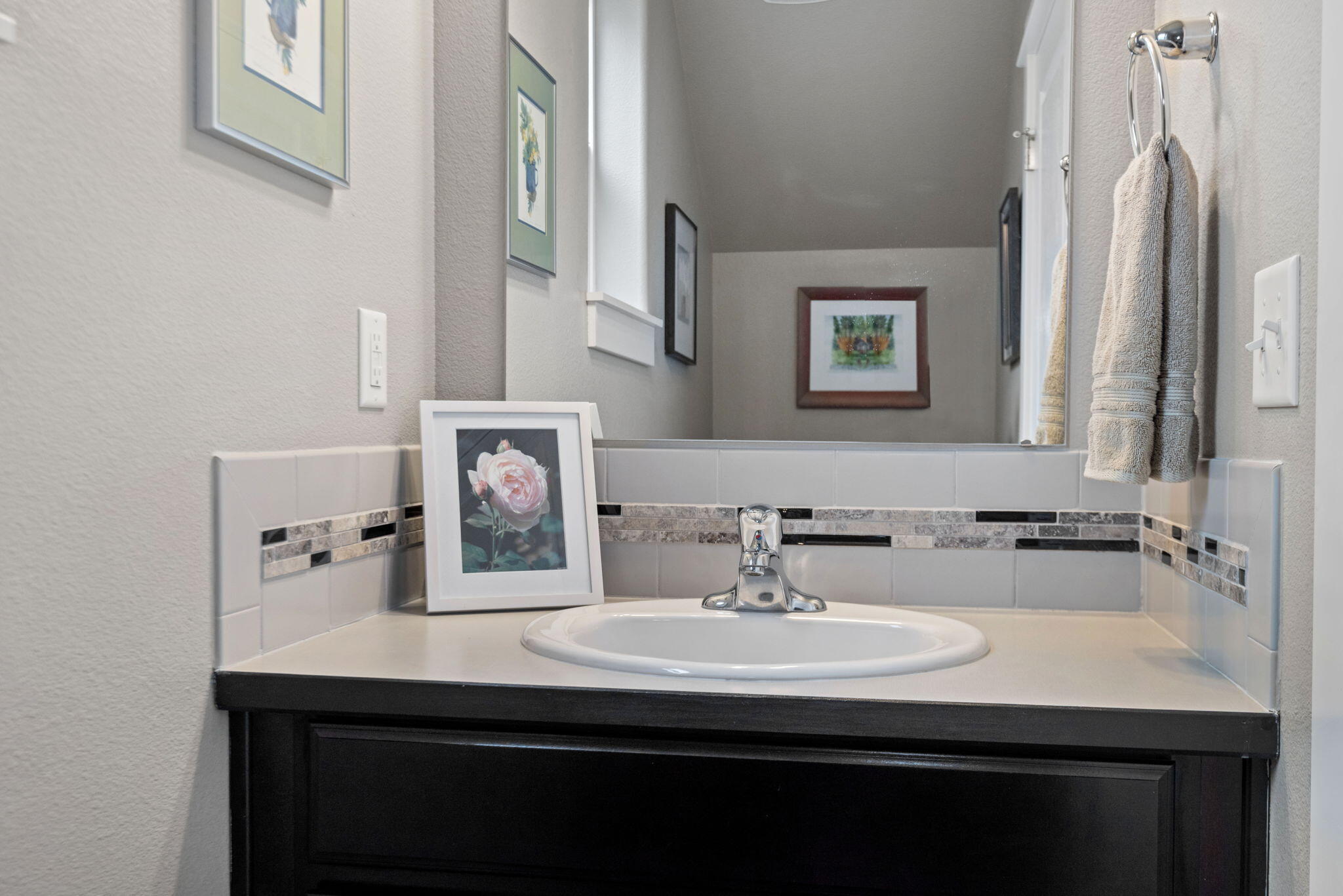 715 Brooks Camp Road Sisters, OR 97759 - Photo 10 of 25 a bathroom with a sink and a mirror