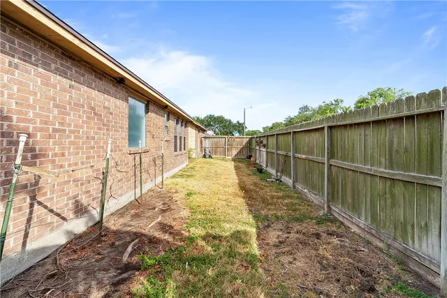 a view of back yard of the house