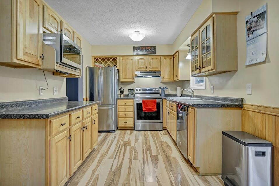 400 Old Greene Road Lewiston, ME 04240 - Photo 2 of 32 400 Old Green Rd_105 kitchen