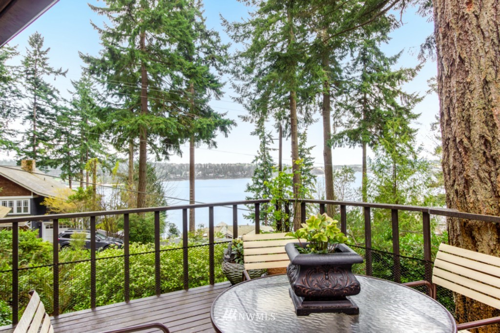 8490 Hansen Road Northeast Bainbridge Island, WA 98110 - Photo 1 of 25 Gallery Image 1