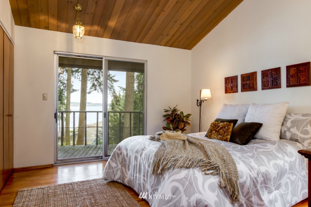 8490 Hansen Road Northeast Bainbridge Island, WA 98110 - Photo 12 of 25 Gallery Image 12
