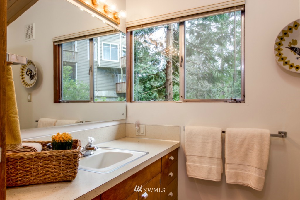 8490 Hansen Road Northeast Bainbridge Island, WA 98110 - Photo 15 of 25 Gallery Image 15