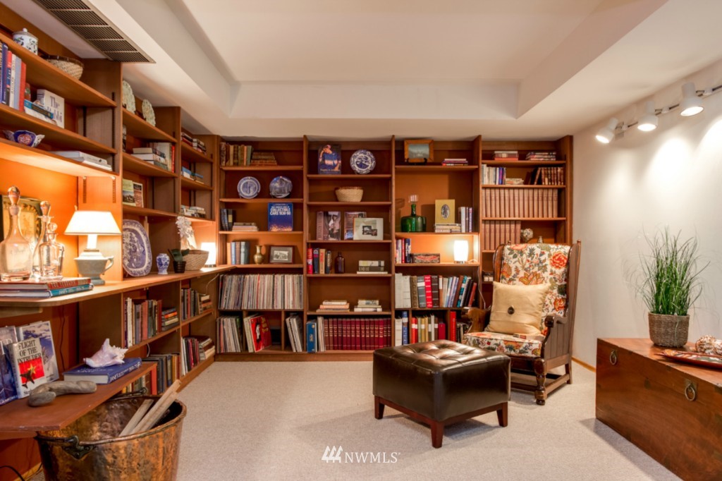 8490 Hansen Road Northeast Bainbridge Island, WA 98110 - Photo 17 of 25 Gallery Image 17