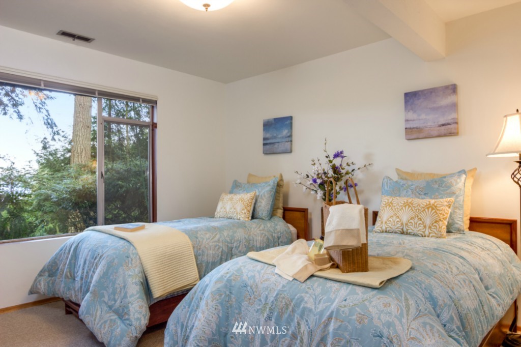 8490 Hansen Road Northeast Bainbridge Island, WA 98110 - Photo 20 of 25 Gallery Image 20