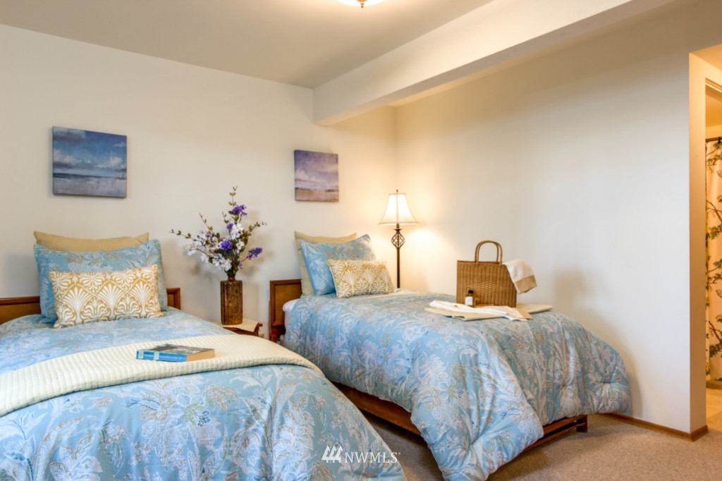 8490 Hansen Road Northeast Bainbridge Island, WA 98110 - Photo 21 of 25 Gallery Image 21