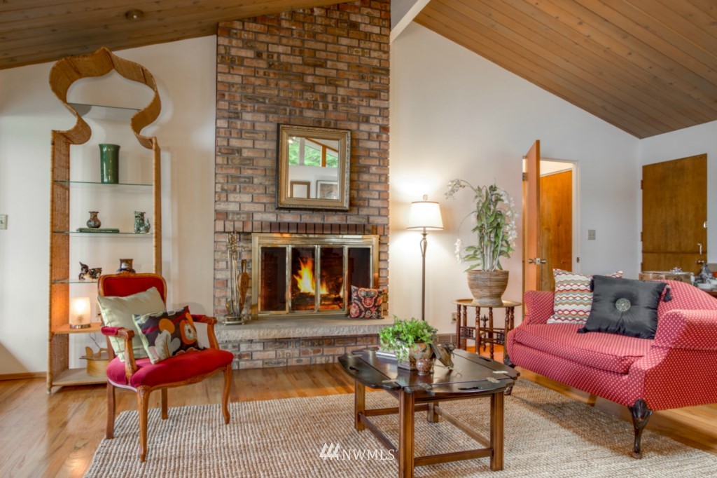 8490 Hansen Road Northeast Bainbridge Island, WA 98110 - Photo 5 of 25 Gallery Image 5