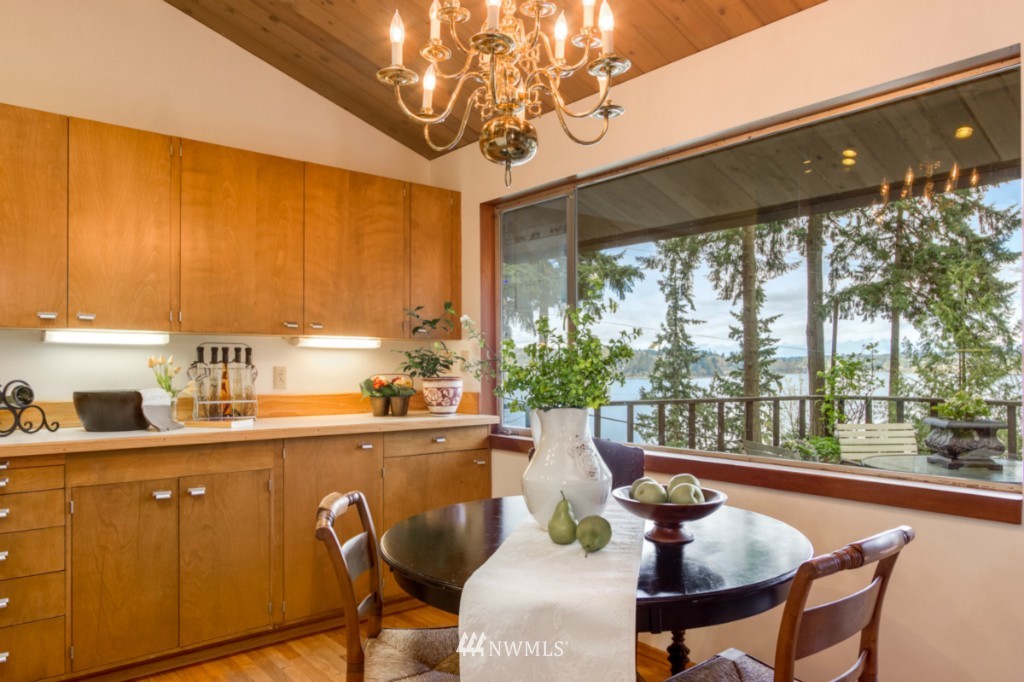 8490 Hansen Road Northeast Bainbridge Island, WA 98110 - Photo 7 of 25 Gallery Image 7