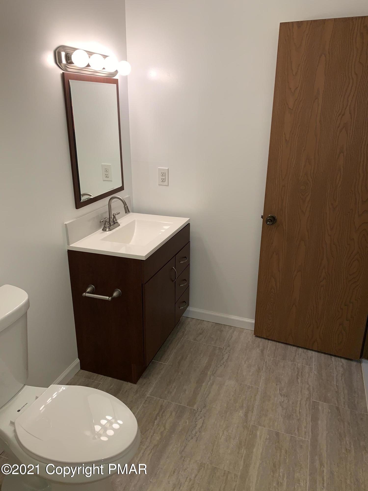 220 Sterling Circle Bushkill, PA 18324 - Photo 12 of 18 12-Main Bathroom 2