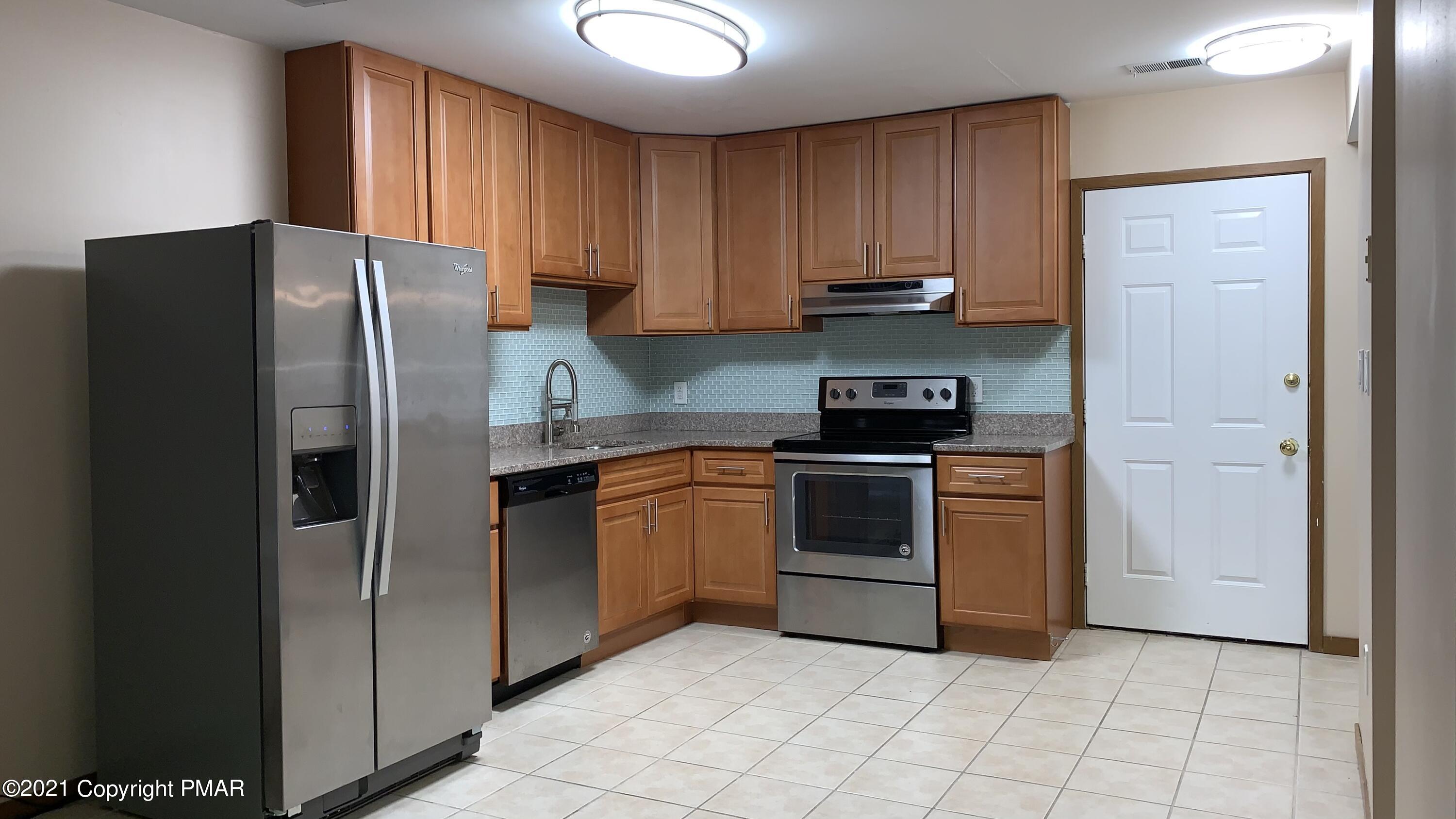 220 Sterling Circle Bushkill, PA 18324 - Photo 6 of 18 6-Kitchen