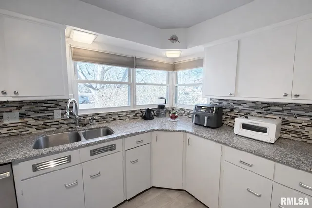 $279,900 | 4036 North Brookmont Road, Peoria, IL 61614