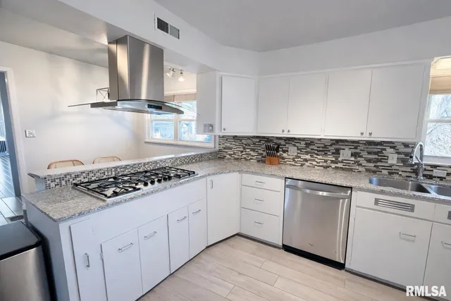 $279,900 | 4036 North Brookmont Road, Peoria, IL 61614