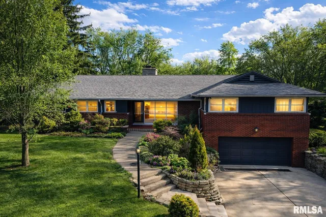 $279,900 | 4036 North Brookmont Road, Peoria, IL 61614