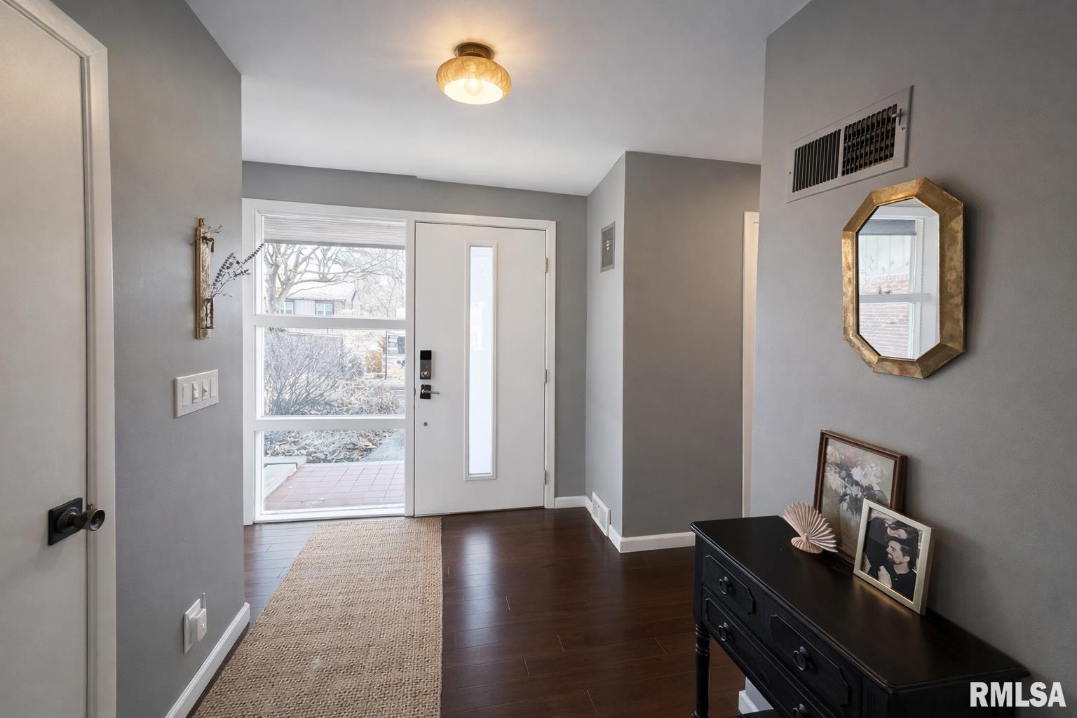 4036 North Brookmont Road Peoria, IL 61614 - Photo 5 of 38