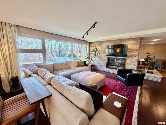 $279,900 | 4036 North Brookmont Road, Peoria, IL 61614