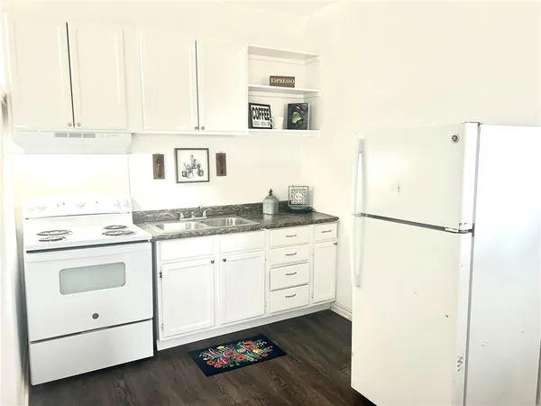 $700 | 501 West Ave D, Unit B, Kingsville, TX 78363