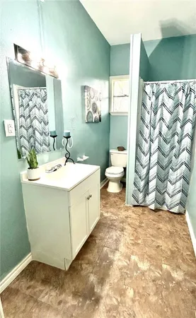 $700 | 501 West Ave D, Unit B, Kingsville, TX 78363