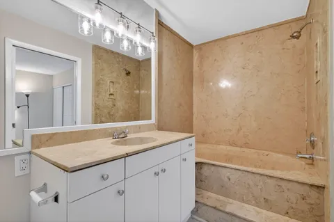 $179,999 | 24 Crossings Circle, Unit D, Boynton Beach, FL 33435