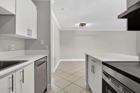 $179,999 | 24 Crossings Circle, Unit D, Boynton Beach, FL 33435