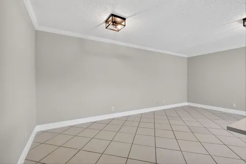 $179,999 | 24 Crossings Circle, Unit D, Boynton Beach, FL 33435