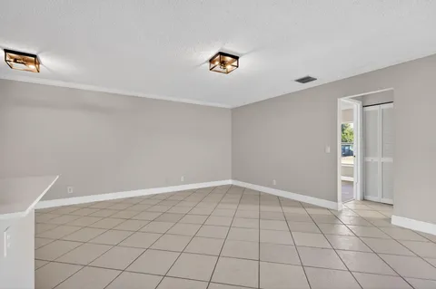 $179,999 | 24 Crossings Circle, Unit D, Boynton Beach, FL 33435