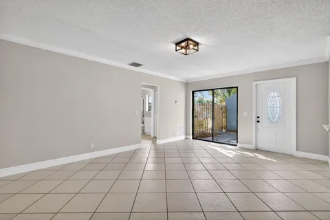 $179,999 | 24 Crossings Circle, Unit D, Boynton Beach, FL 33435