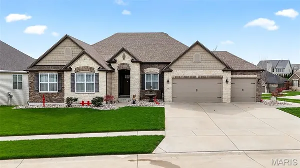 $819,900 | 408 Hamlet Court, Lake St. Louis, MO 63367