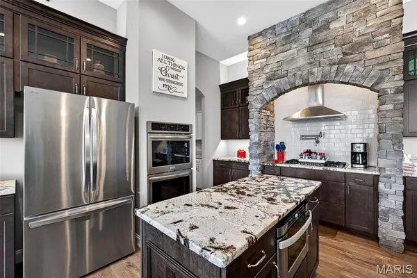 $819,900 | 408 Hamlet Court, Lake St. Louis, MO 63367