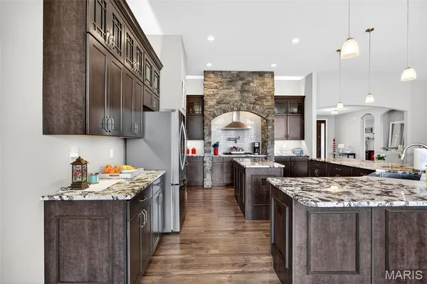 $819,900 | 408 Hamlet Court, Lake St. Louis, MO 63367