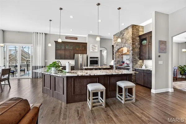 $819,900 | 408 Hamlet Court, Lake St. Louis, MO 63367