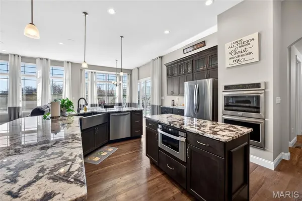 $819,900 | 408 Hamlet Court, Lake St. Louis, MO 63367