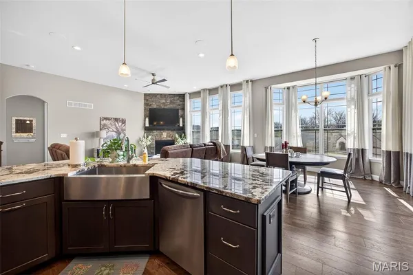 $819,900 | 408 Hamlet Court, Lake St. Louis, MO 63367