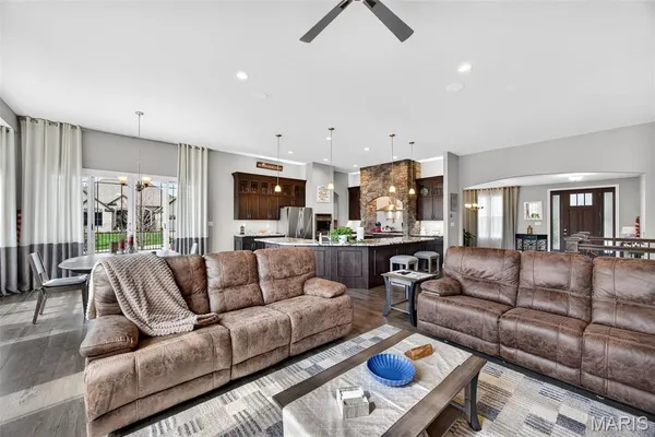 $819,900 | 408 Hamlet Court, Lake St. Louis, MO 63367