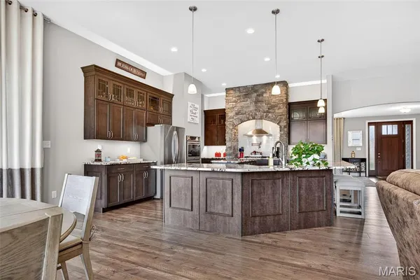 $819,900 | 408 Hamlet Court, Lake St. Louis, MO 63367