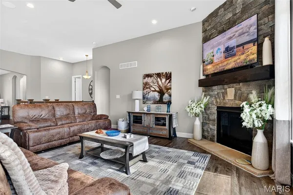 $819,900 | 408 Hamlet Court, Lake St. Louis, MO 63367