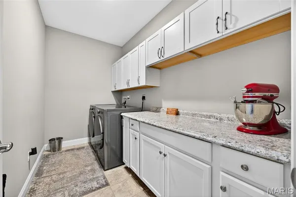 $819,900 | 408 Hamlet Court, Lake St. Louis, MO 63367