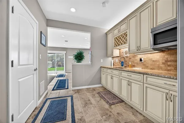 $819,900 | 408 Hamlet Court, Lake St. Louis, MO 63367