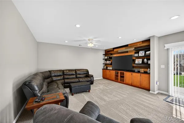 $819,900 | 408 Hamlet Court, Lake St. Louis, MO 63367
