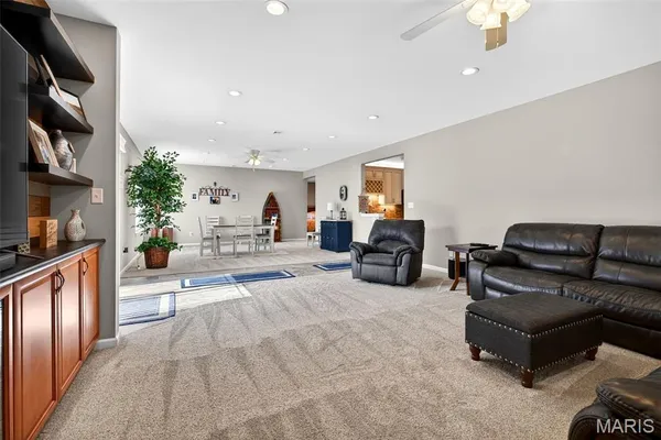 $819,900 | 408 Hamlet Court, Lake St. Louis, MO 63367