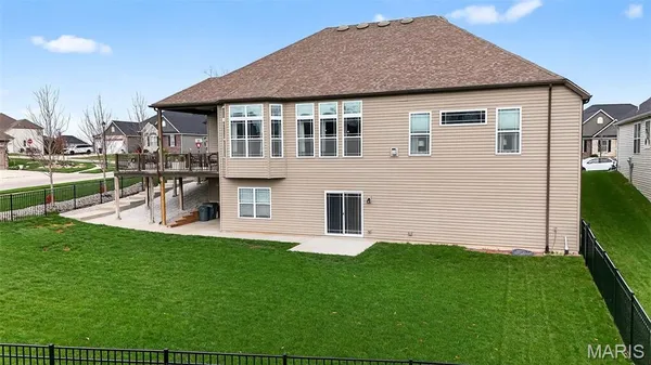 $819,900 | 408 Hamlet Court, Lake St. Louis, MO 63367