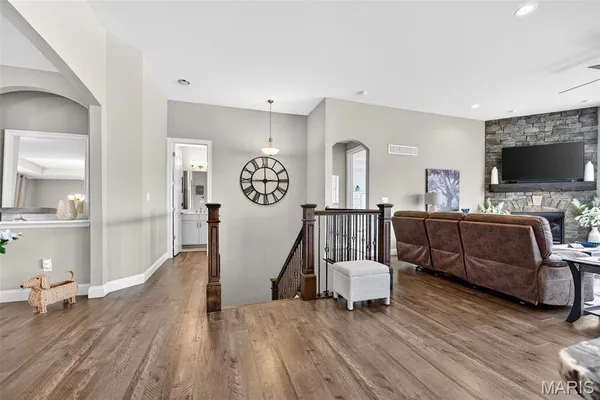 $819,900 | 408 Hamlet Court, Lake St. Louis, MO 63367