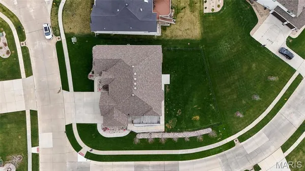 $819,900 | 408 Hamlet Court, Lake St. Louis, MO 63367