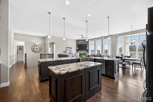 $819,900 | 408 Hamlet Court, Lake St. Louis, MO 63367