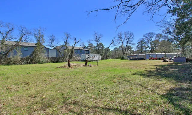 a view of a backyard with a house